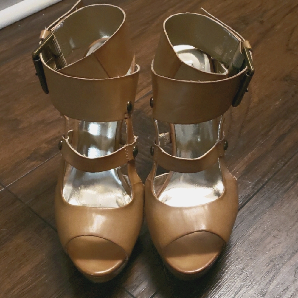 Simply Vera Vera Wang High Heels.